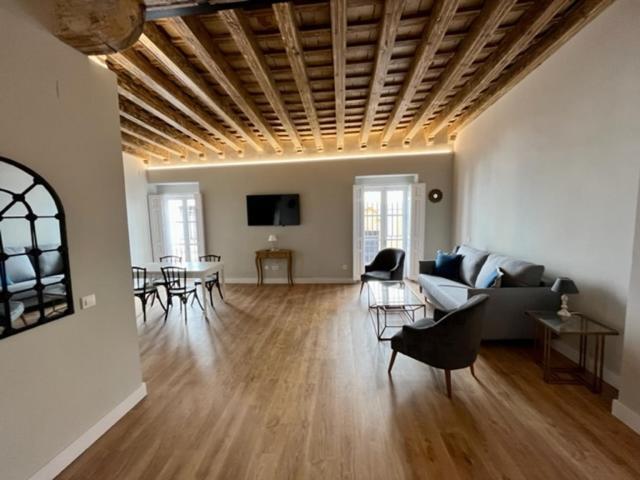Ti1 Estiloso Loft 120M De La Catedral Tomas De Ibarra Street Sevilla Exteriér fotografie